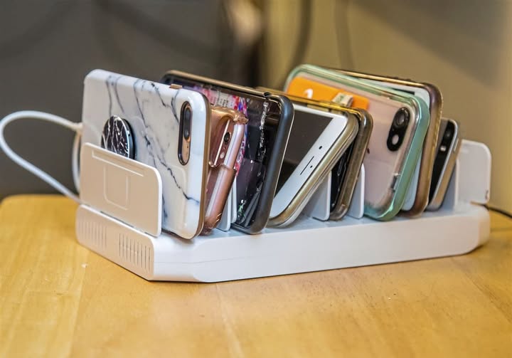 🟢Maktabga kirayotganda barcha o‘z telefoni ovozini to‘liq o‘chirib qo‘yishi shart, darsga kirishdan oldin esa telefonni o‘chirib qo‘yish talab etiladi