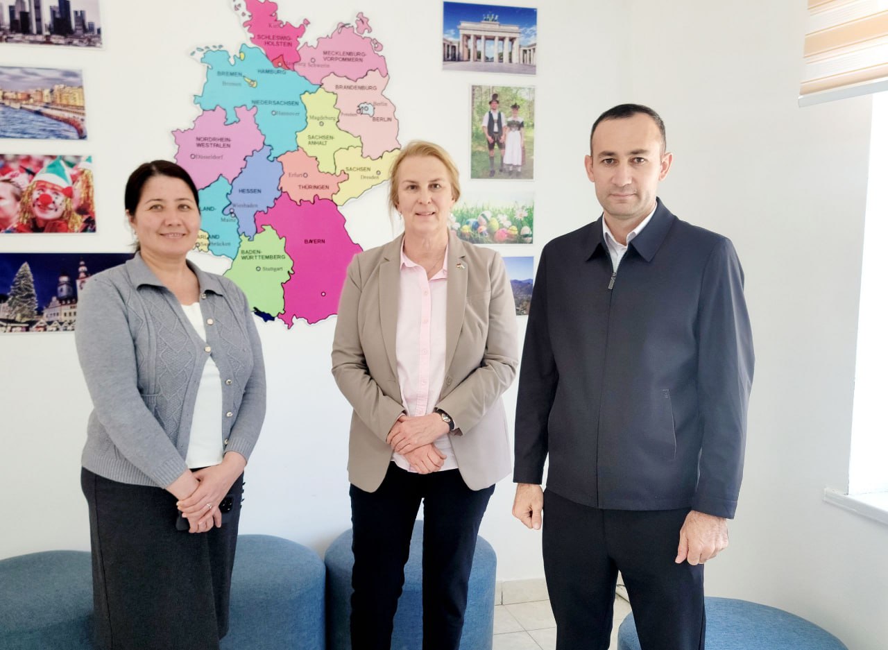 🟢“Xorijdagi maktablar Markaziy boshqarmasi”ning nemis tili bo‘yicha koordinatori va maslahatchisi Svetlana Lyubavina xonim Vobkent tumanidagi 1-umumiy o‘rta ta’lim maktabida bo‘ldi.