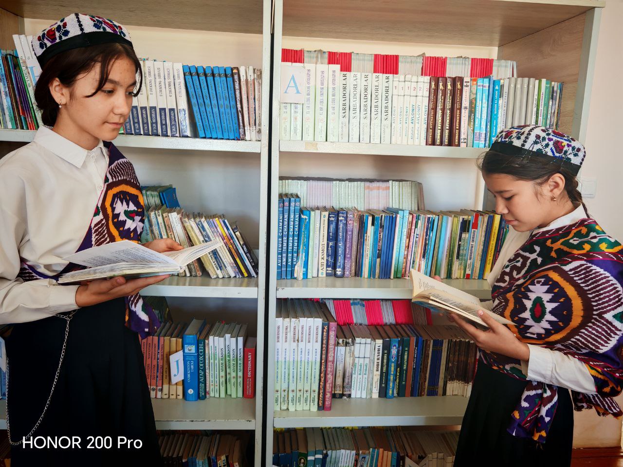 ❇️Milliy kiyimlar har bir xalqning madaniyati, tarixiy merosi va an’analarini aks ettiradi. Ular orqali inson o‘z millatining o‘zligi va qadriyatlarini saqlab qolishga hissa qo‘shadi.